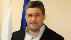 министър