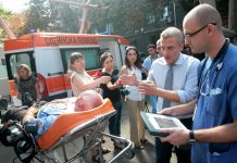 спешни медици