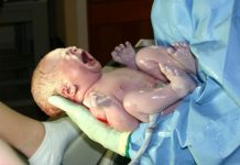 13-годишна роди първото бебе на 2017 бебе