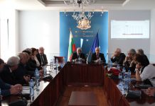 Семерджиев привика шефовете на областните болници Семерджиев