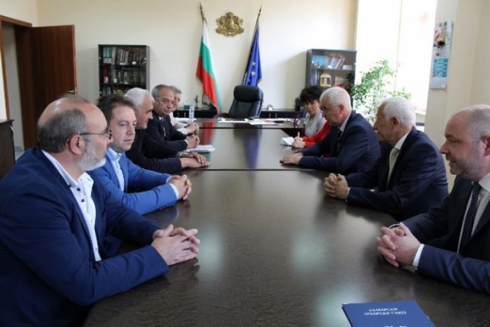 Проф. Николай Петров