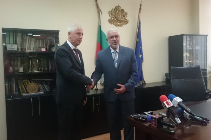 Проф. Николай Петров Проф. Николай Петров