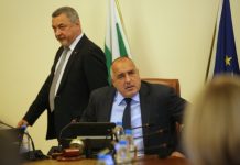 Борисов „загаси“ цигарите на Симеонов Борисов