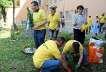 „Александровска“ подари цветна градина на пациентите си "Александровска"