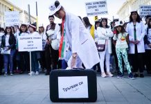 Медсестрите плашат с бунт и затваряне на болници медсестрите