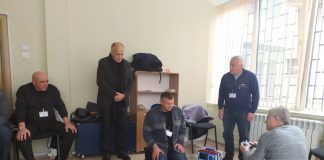 спешни медици