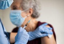 По-възрастните и привържениците на ГЕРБ най-много искат ваксина нежелани реакции