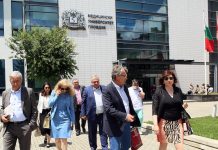 университети