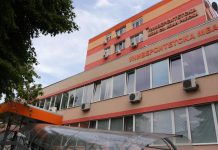 Кацаров уволнява и шефа на „Св. Иван Рилски“, връща Дечо Дечев болници