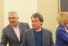 РЗИ провери носят ли депутатите маски маски