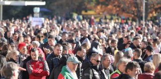 протестиращи