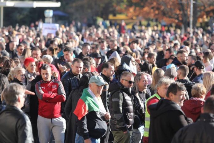 протестиращи