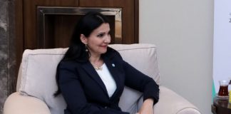 министърка