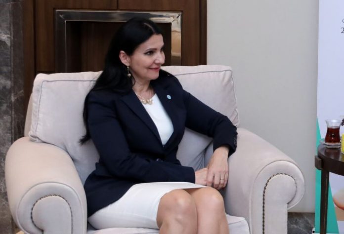 министърка