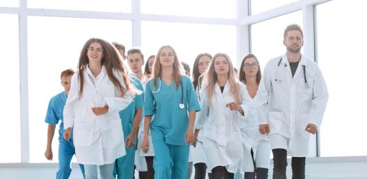 Още места за специализанти, на които МЗ плаща бонус от 2,5 минимални заплати месечно специализанти