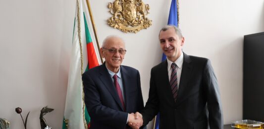 Околийски щял да бори хазартната зависимост Церемонията по сдаване и приемане на властта в МЗ мина без журналисти.