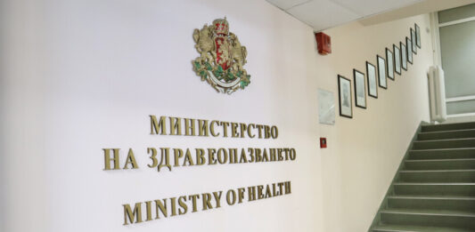 ДБ: МЗ сменя табелките на кабинетите и готви политически назначения МЗ