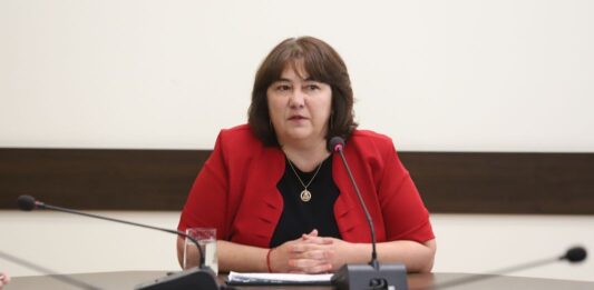 Жена поема и Надзора на НЗОК НЗОК