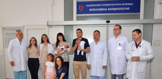 Лекари от НКБ и „Майчин дом“ спасиха бременна с близнаци с разкъсана аорта бременна