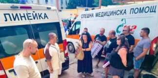 Спешни медици на протест с искане за 50% увеличение на заплатите медици