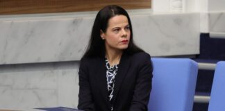 Ивкова: Здравната система е срамна Ивкова