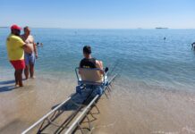 Подвижни рампи за достъп на хора с увреждания до морето в Бургас рампи