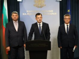 Оборудват с дефибрилатори 2300 автомобила на МВР дефибрилатори