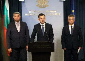 Оборудват с дефибрилатори 2300 автомобила на МВР дефибрилатори